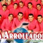 Il testo DIMELO DE FRENTE dei LA ARROLLADORA BANDA EL LIMON è presente anche nell'album Era cabron el viejo (2000)