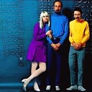 Il testo MOMENTS OF SOFT PERSUASION di PETER, PAUL & MARY è presente anche nell'album Late again (1968)