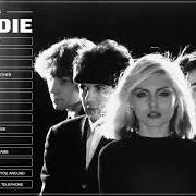 Il testo LOOK GOOD IN BLUE dei BLONDIE è presente anche nell'album Blondie (1976)