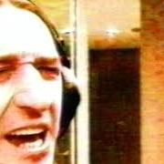 Il testo EN AGUA CALIENTE di ROSENDO è presente anche nell'album Siempre hay una historia (1999)