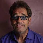 Il testo WHILE WE'RE YOUNG di HUEY LEWIS è presente anche nell'album Weather (2020)