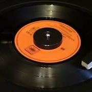 Il testo REGARDE-TOI di JOE DASSIN è presente anche nell'album Little italy (1982)