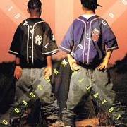 Il testo OUTRO di KRIS KROSS è presente anche nell'album Totally krossed out (1992)