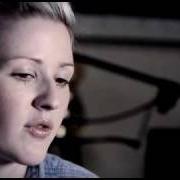 Il testo WISH I STAYED di ELLIE GOULDING è presente anche nell'album An introduction to ellie goulding (2009)