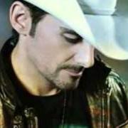 Il testo WORKING ON A TAN di BRAD PAISLEY è presente anche nell'album This is country music (2011)