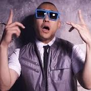 Il testo ROCKETEER di FAR EAST MOVEMENT è presente anche nell'album Free wired