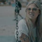 Il testo BACK IN TIME di CHRISTINA PERRI è presente anche nell'album A lighter shade of blue (2022)