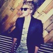 Il testo SUMMER SHADE di CODY SIMPSON è presente anche nell'album Paradise (2012)