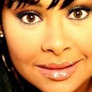 Il testo SHE'S NO YOU (REMIX) di RAVEN-SYMONÉ è presente anche nell'album That's so raven too (2006)