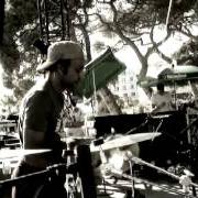 Il testo NUMBER ONE di MANU KATCHÉ è presente anche nell'album Neighbourhood (2005)