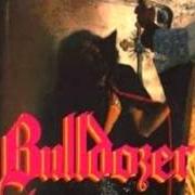 Il testo MAD MAN dei BULLDOZER è presente anche nell'album The day of wrath (1985)