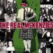 Il testo LASSIE/ROAMIN' IN THE GLOAMIN' dei THE REAL MCKENZIES è presente anche nell'album Loch'd & loaded (2001)