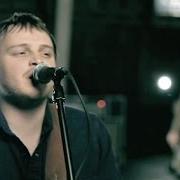 Il testo FALL IN LOVE AGAIN di JOSH ABBOTT BAND è presente anche nell'album She's like texas (2010)