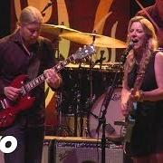 Il testo LOVE HAS SOMETHING ELSE TO SAY di TEDESCHI TRUCKS BAND è presente anche nell'album Everybody's talkin' (2012)