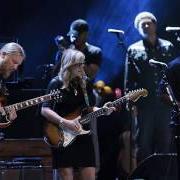 Il testo THESE WALLS di TEDESCHI TRUCKS BAND è presente anche nell'album Live from the fox oakland (2017)