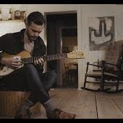 Il testo SOMEWHERE IN THE MOUNTAINS, SOMEWHERE IN NEW YORK di THE TALLEST MAN ON EARTH è presente anche nell'album When the bird sees the solid ground (2018)