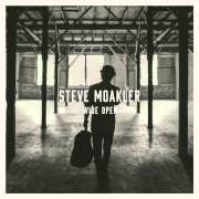 Il testo HOLIDAY AT SEA di STEVE MOAKLER è presente anche nell'album Wide open (2014)