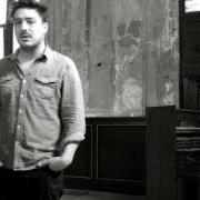 Il testo LOVERS' EYES dei MUMFORD & SONS è presente anche nell'album Babel (2012)