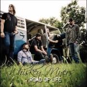 Il testo LONELY EAST TX NIGHTS di WHISKEY MYERS è presente anche nell'album Road of life (2008)