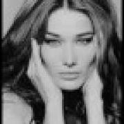 Il testo JE SUIS UNE ENFANT di CARLA BRUNI è presente anche nell'album Comme si de rien n'était