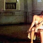 Il testo ONE MAN WOMAN di CARLY SIMON è presente anche nell'album Boys in the trees (1978)