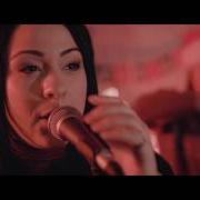 Il testo BROKEN BONES di LUCY SPRAGGAN è presente anche nell'album We are (2015)