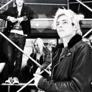 Il testo THINGS ARE LOOKING UP dei R5 è presente anche nell'album Heart made up on you (2014)