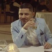 Il testo NOMÁS LO QUE ES di LARRY HERNANDEZ è presente anche nell'album Vete acostumbrando (2015)