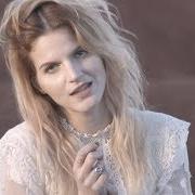 Il testo QUEL BACIO di CHIARA GALIAZZO è presente anche nell'album Nessun posto e' casa mia (2017)