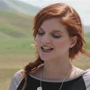 Il testo QUALCOSA RESTA SEMPRE di CHIARA GALIAZZO è presente anche nell'album Un giorno di sole (2014)