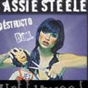 Il testo GROUPIE di CASSIE STEELE è presente anche nell'album Destructo doll (2009)
