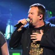 Il testo AT YOUR FEET (LIVE) dei CASTING CROWNS è presente anche nell'album Until the whole world hears live (2010)