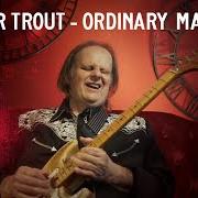 Il testo OK BOOMER di WALTER TROUT è presente anche nell'album Ordinary madness (2020)