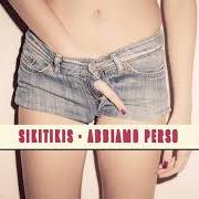 Il testo FUORI CITTÀ di SIKITIKIS è presente anche nell'album Abbiamo perso (2015)