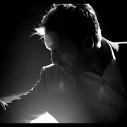 Il testo POSSIBILI SCENARI di CESARE CREMONINI è presente anche nell'album Possibili scenari (2017)