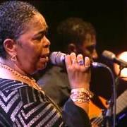 Il testo TUDO DIA E DIA di CESARIA EVORA è presente anche nell'album Cesaria 2 (1995)