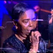 Il testo DESILUSÃO DUM AMDJER di CESARIA EVORA è presente anche nell'album Cesaria evora 2002 (2002)