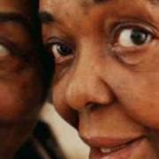 Il testo LIGEREZA di CESARIA EVORA è presente anche nell'album Nha sentimento (2009)