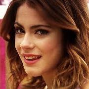 Il testo JUNTO A TI di LODOVICA COMMELLO E MARTINA STOESSEL è presente anche nell'album Violetta