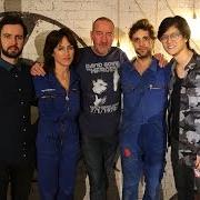 Il testo SATELLITE di JOAN AS POLICE WOMAN è presente anche nell'album Let it be you (2016)