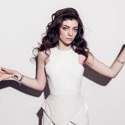 Il testo WHITE TEETH TEENS di LORDE è presente anche nell'album Pure heroine (2013)