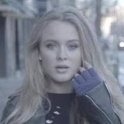 Il testo NEVER GONNA DIE di ZARA LARSSON è presente anche nell'album Uncover (2015)