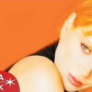 Il testo KIMLER GELDI KIMLER GEÇTI di AJDA PEKKAN è presente anche nell'album Diva (2000)