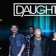 Il testo THERE AND BACK AGAIN di CHRIS DAUGHTRY è presente anche nell'album Daughtry (2006)