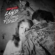 Il testo LOVE DOESN'T COME FROM THE BARREL OF A GUN di CHUCK PROPHET è presente anche nell'album The land that time forgot (2020)