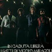 Il testo E' IL MOMENTO DI PENSARE de I GATTI DI VICOLO MIRACOLI è presente anche nell'album In caduta libera (1975)