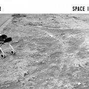 Il testo TOO MANY KIDS IN THE DUST di NICOLAS JAAR è presente anche nell'album Space is only noise (2011)