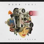 Il testo HOMETOWN HEROES di MOON TAXI è presente anche nell'album Silver dream (2021)