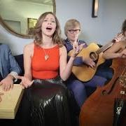 Il testo REPLY GIRL (THE BETTY SONG) dei LAKE STREET DIVE è presente anche nell'album In this episode... (2007)