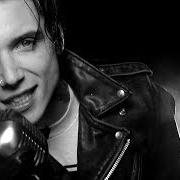 Il testo STAY ALIVE di ANDY BLACK è presente anche nell'album The shadow side (2016)